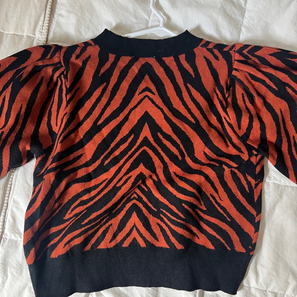 Moon River Black and Rust Zebra Patterned Sweater